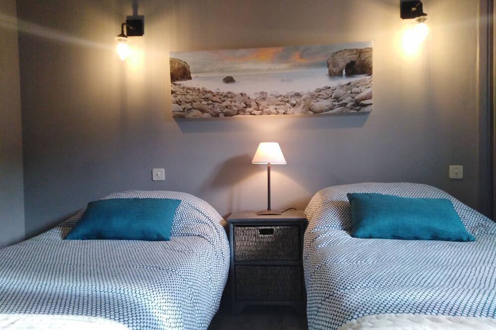 Fully air-conditioned house Heated Swimming Pool in Maubec, Parc naturel régional du Luberon