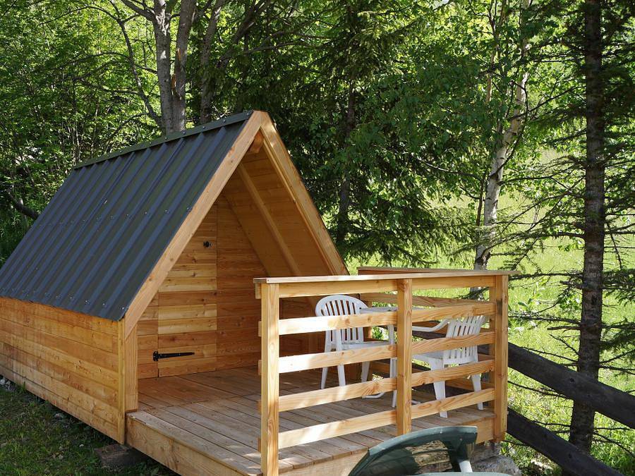 Domaine du trappeur  - Hébergement 2 personnes - Hutte Marmotte - Pas de cuisine, pas de sanitaires (ni Wc, ni salle de bain) in Saint-Sorlin-d'Arves, Région de Saint-Jean-de-Maurienne