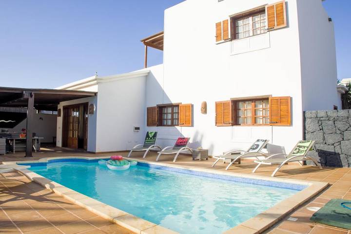Villa for 6 people, with Balcony and Terrace as well as Garden and Pool in Faro Park