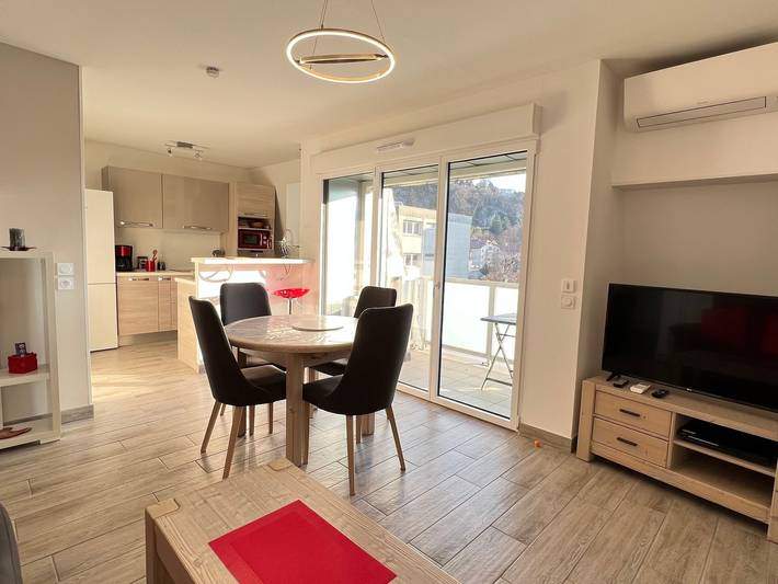 Ganze Wohnung, Charmantes, modernes und helles T2 mit Klimaanlage und Parkplatz in Aix-les-Bains in Aix-les-Bains, Chambéry und Umgebung