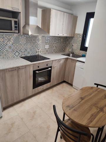 Gîte pour 5 personnes, avec vue et terrasse à Àger