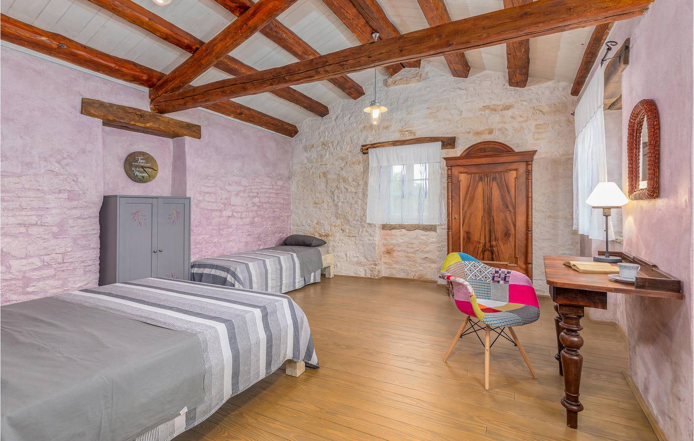 Ganze Ferienwohnung, Charmantes Apartment mit Pool und WLAN, 2 km vom Stadtzentrum von Kanfanar entfernt in Žminj, Zentralistrien