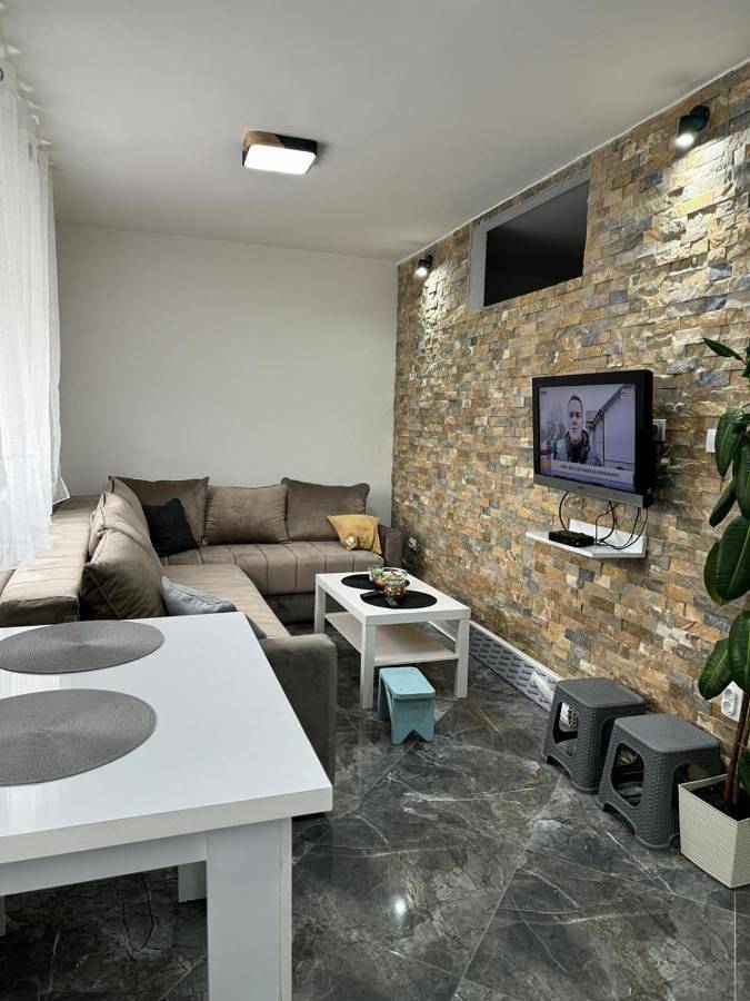 Gîte pour 4 personnes, avec terrasse dans Kursumlija