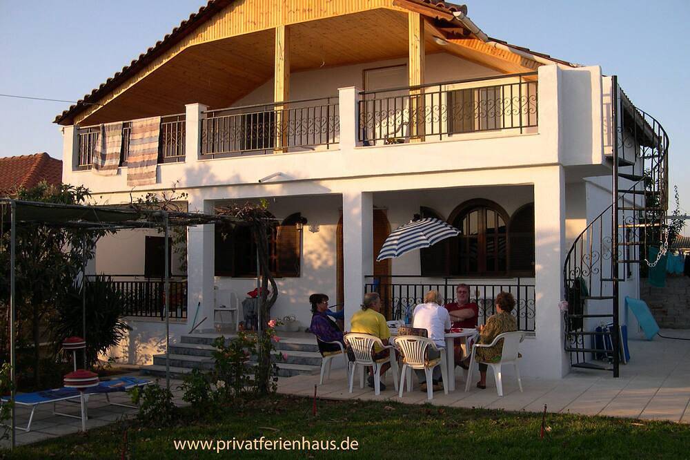 Privates Ferienhaus am Meer mit schönen Garten in ruhiger Lage in Nea Kallikratia, Kallikratia