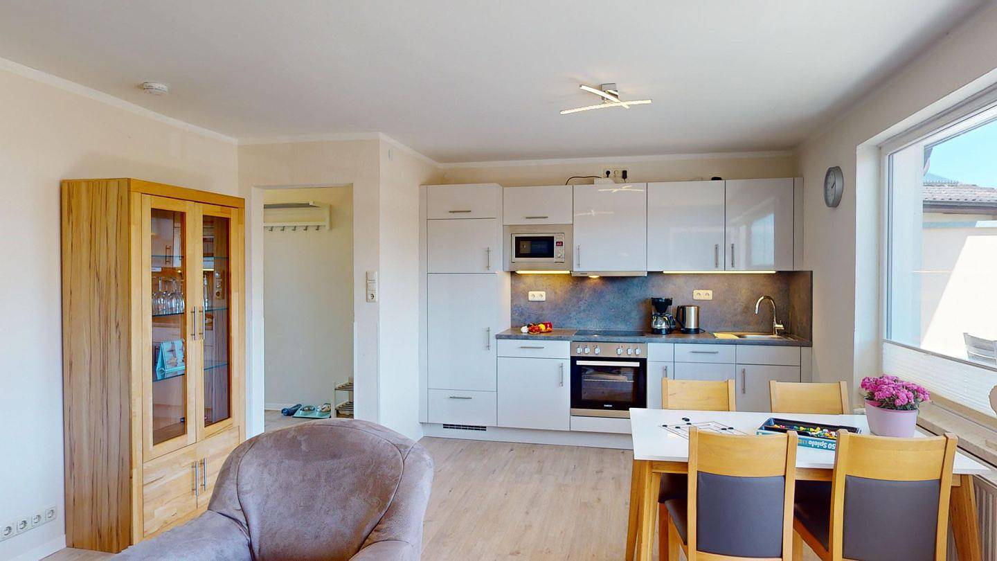 Ganze Wohnung, Nahe Strand und Hafen: Exklusive Ferienwohnung für 2 Erwachsene und 1 Kind mit Meerblick in Grömitz, Ostholstein