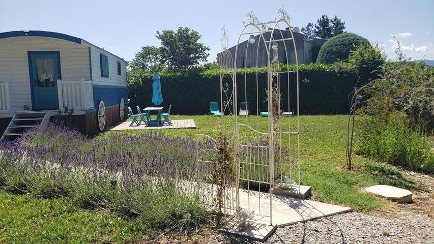 Gîte pour 4 personnes, avec jardin et vue à Laragne-Montéglin - 2