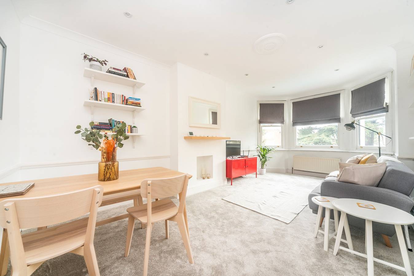 Entire apartment, Cosy Apartment 5 Minutes From Station - Pass the Keys in Surbiton, London