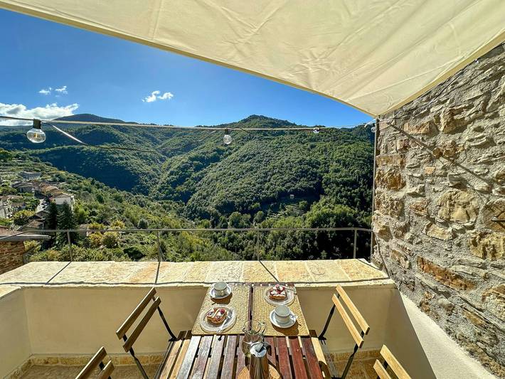 Casa in pietra ristrutturata ad Apricale con bagno turco in Apricale, Alpi Liguri