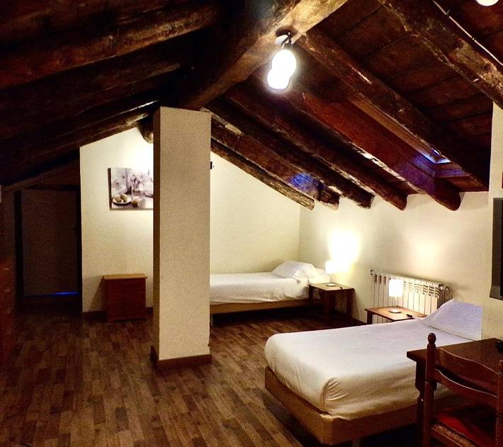 Hôtel pour 2 personnes, avec terrasse dans Incles - 3