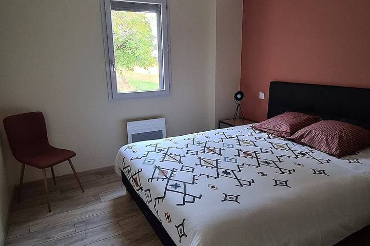 Gîte pour 6 personnes, avec piscine ainsi que jardin et terrasse à Saint-Léon-sur-Vézère - 2