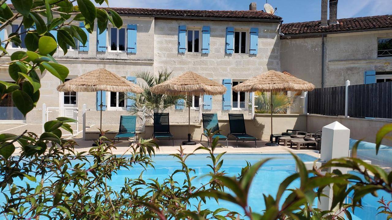 Appart' Nature L'Escale - Saintes - Calme, Piscine, Parking, Terrasse in Chaniers, Région de Saintes