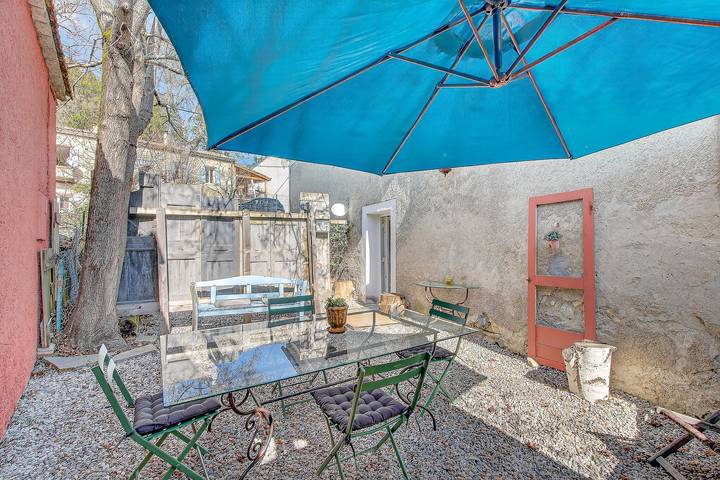 Location de vacances pour 4 personnes, avec jardin dans les Alpes-de-Haute-Provence