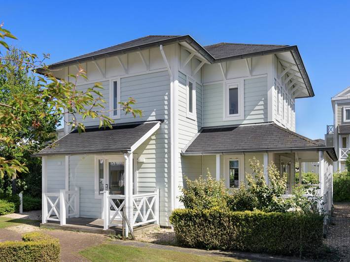 Ferienhaus für 10 Personen, mit Balkon und Terrasse sowie Garten und Sauna in Hellevoetsluis