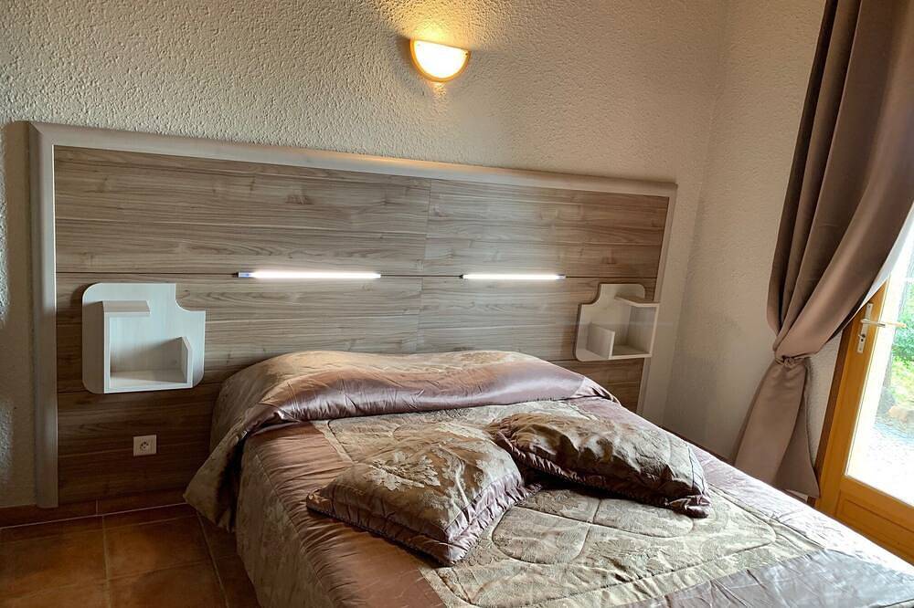 Entire apartment, Apartment t2 Ground floor - Marina d'Arone in Piana, Ajaccio region