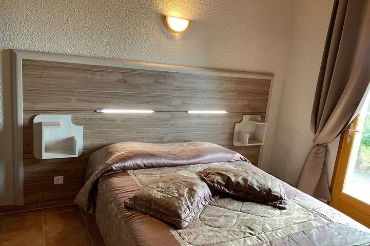 Entire apartment, Apartment t2 Ground floor - Marina d'Arone in Piana, Ajaccio region