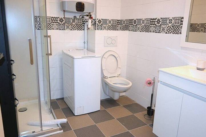 Ganze Wohnung, 1 Bedroom unit with balcony in front of Le Bourget Airport in Le Blanc-Mesnil, Seine-Saint-Denis