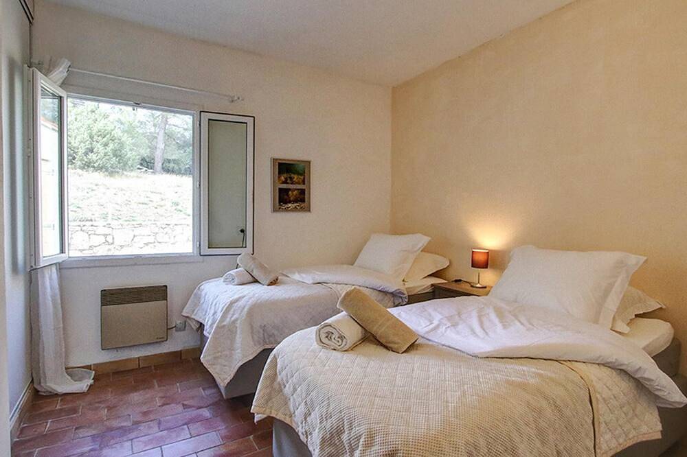 Villa with panoramic views and large pool in Pignans, Brignoles region