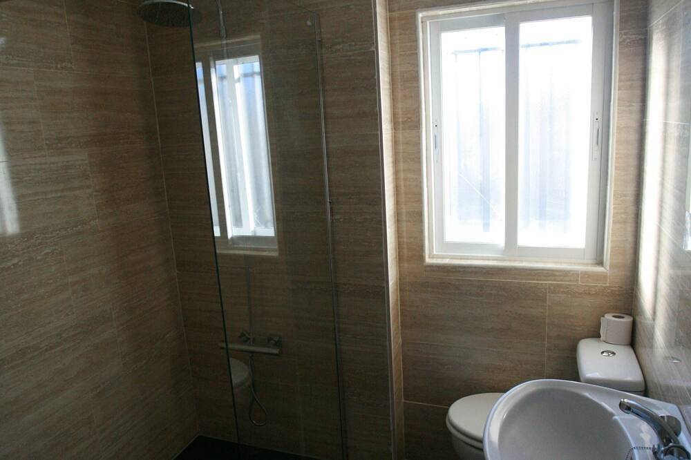 Hostel surrounded by mountains, natural parks and medieval towns in Piñuécar-Gandullas, Madrid Province