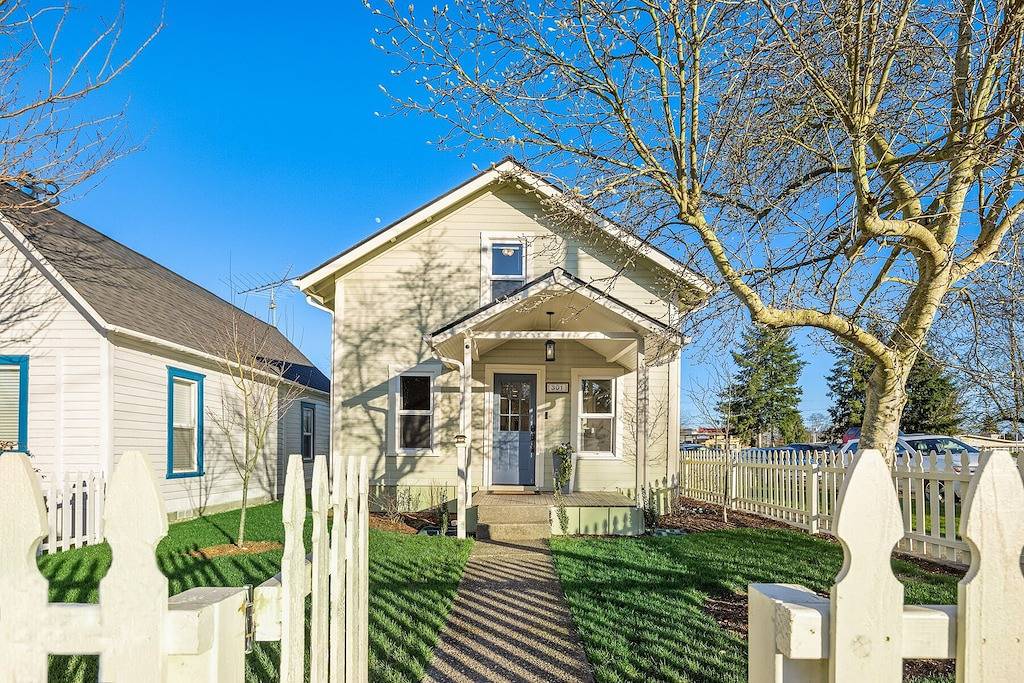 Vintage Trail House in Historic Downtown Snohomish- 3 bed 2 bath home in Snohomish, Mount Baker-Snoqualmie Nationalwald