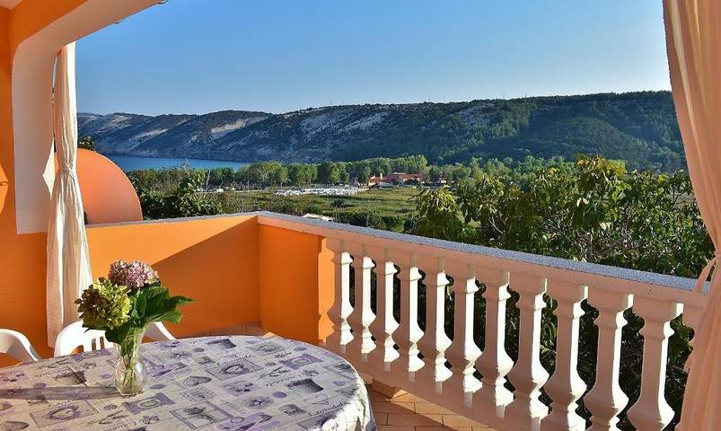 Ferienwohnung für 4 Personen, mit Balkon/Terrasse auf Rab