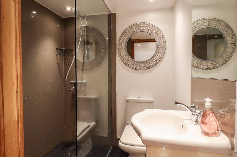 Willow Cottage, romantic, with pool in Dartford in Sutton-at-Hone and Hawley, Dartford