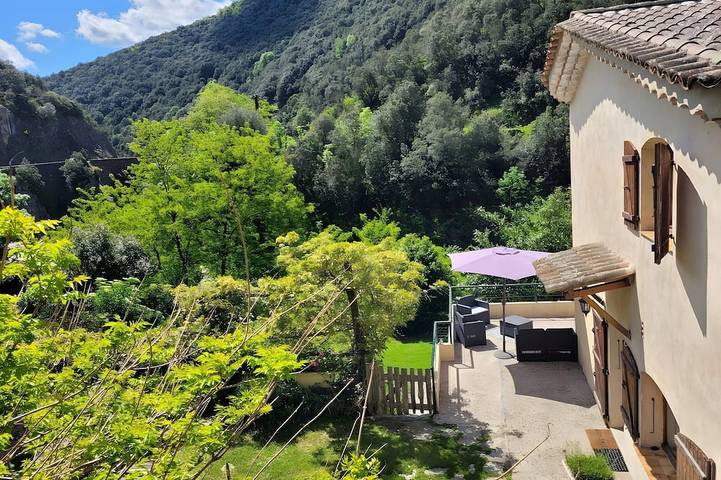 Location de vacances pour 8 personnes, avec jardin à L'Estréchure