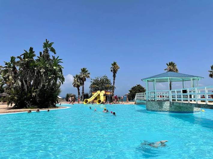 Camping für 4 Personen, mit Pool und Terrasse, mit Haustier in Italien - 2