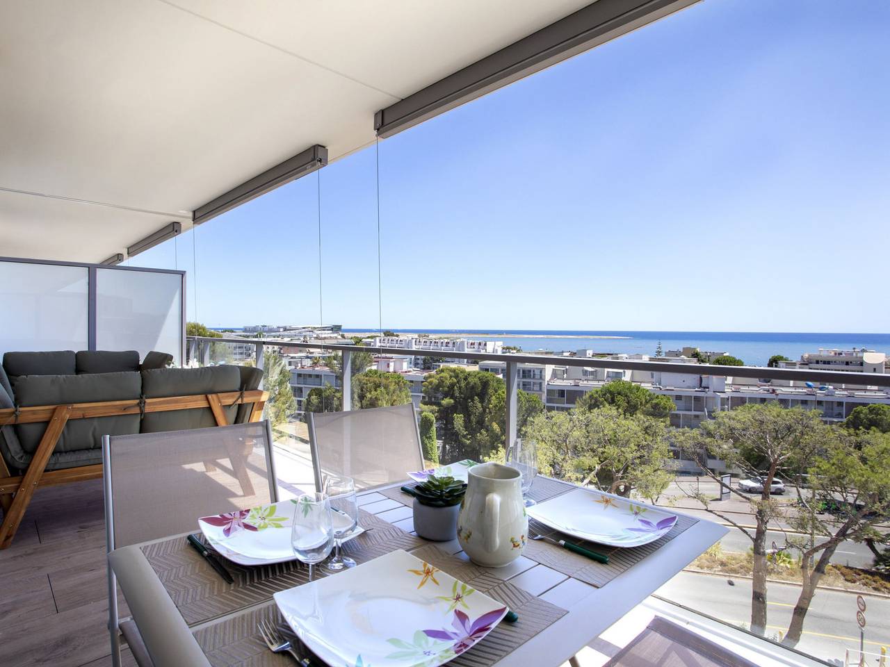 Apartamento entero, Seaside View in Saint-Laurent-du-Var, Region de Cannes