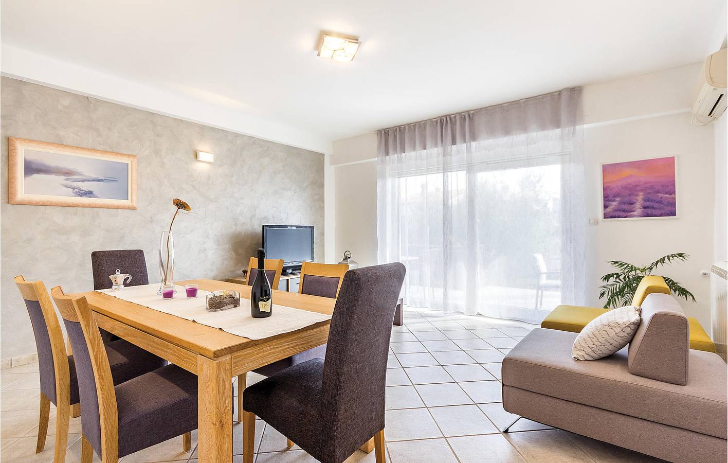 Entire holiday apartment, Holiday apartment for 8 people with terrace in Medulin City, Medulin