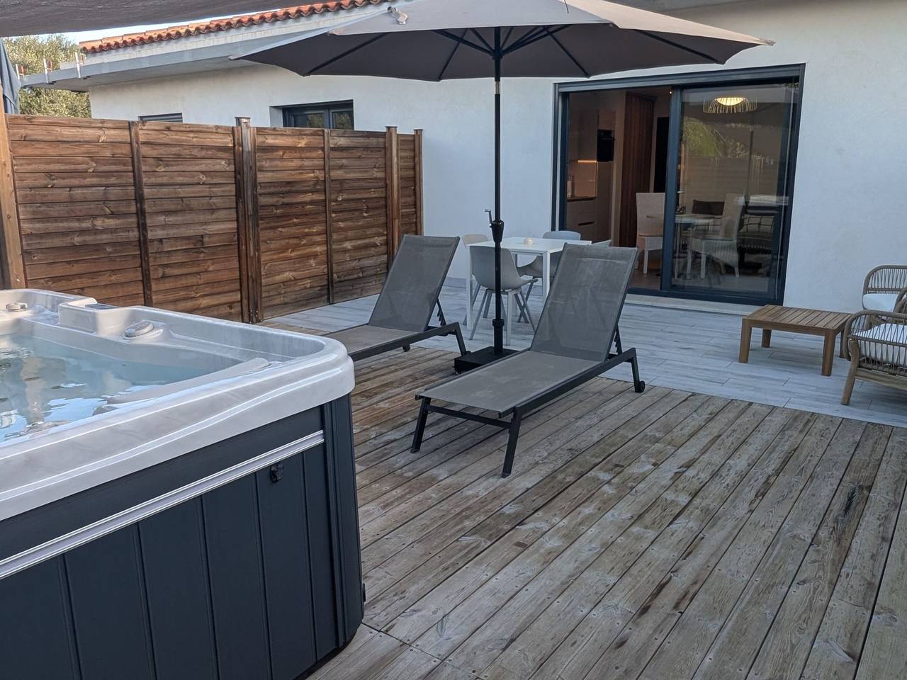 Ganze Wohnung, Studiowohnung mit Wallbox in Roquefort-les-Pins, Cannes und Umgebung