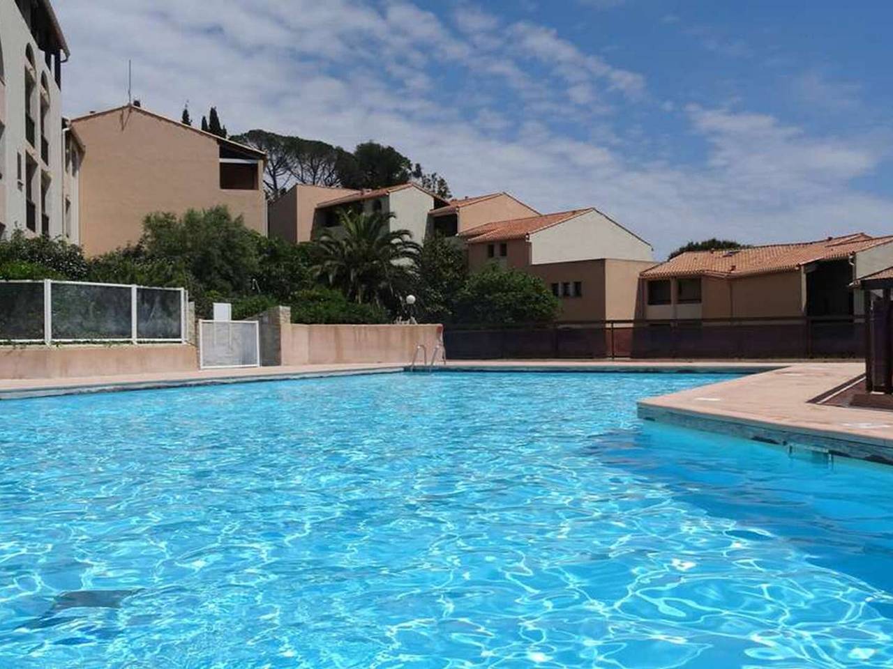 Appartement entier, Confortable T2 Bis aux Issambres avec terrasse et accès piscine et tennis in Roquebrune-sur-Argens, Côte méditerranéenne (France)