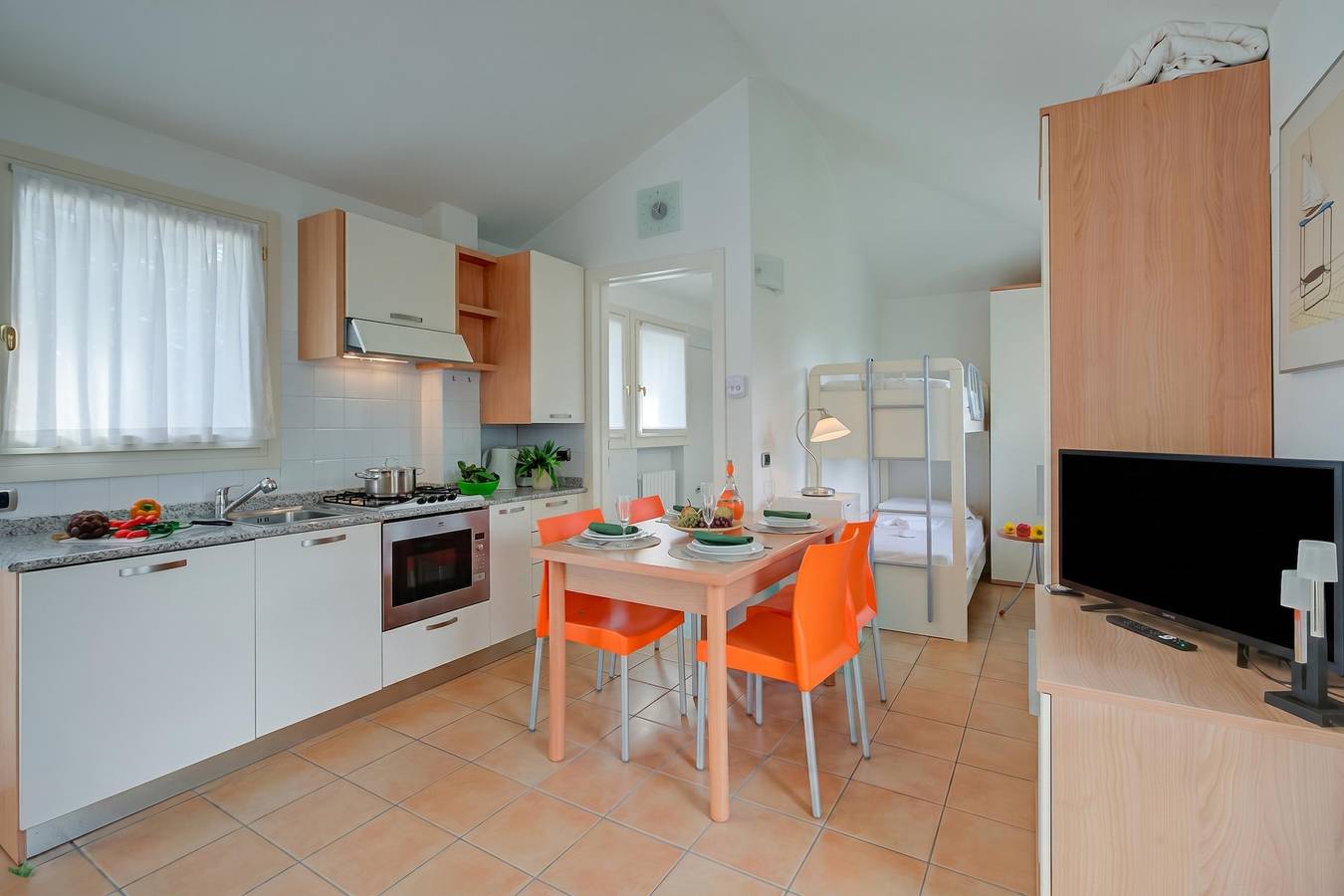 Geheel appartement, Appartement aan het meer met essentiële voorzieningen, 100m van het Lago di Lugano in Porlezza, Gemeente Porlezza