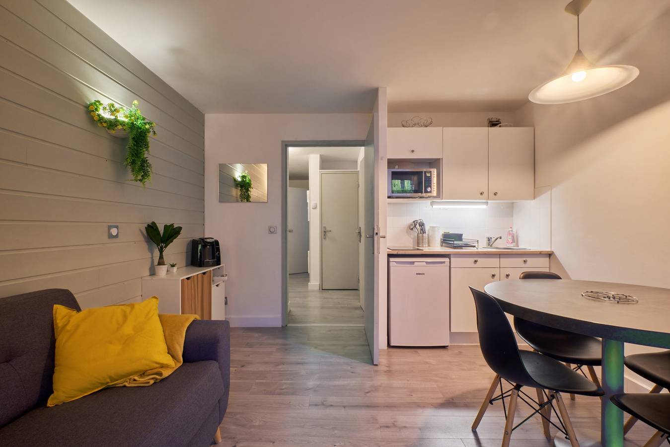Ganze Wohnung, Ferienwohnung 'Petit Cocon Proche Lac Et Stations' mit Gemeinschaftspool, Balkon und Wlan in Allevard, Isère