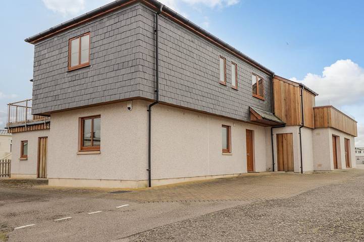 Cottage for 8 people, with Garden and Pool in Lossiemouth