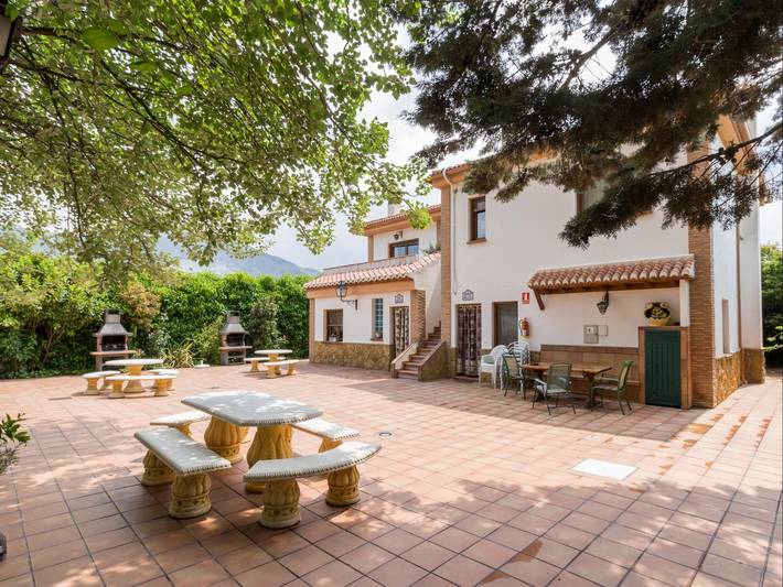 Casa rural para 16 personas, con terraza además de jardín y piscina, Se admiten mascotas en Provincia de Granada - 2