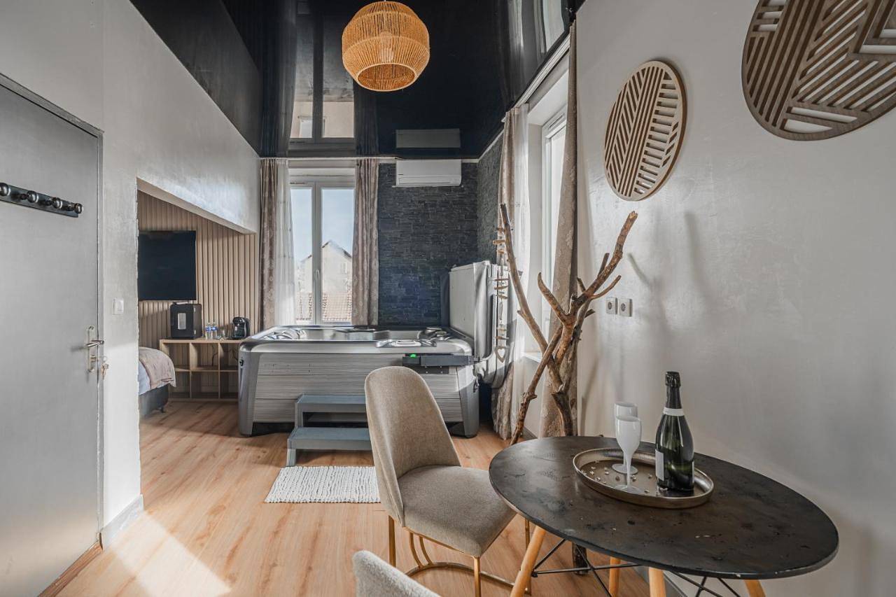Appartement entier, Cocoon du Lac Charavines jacuzzi-wifi-parking in Charavines, Lac de Paladru