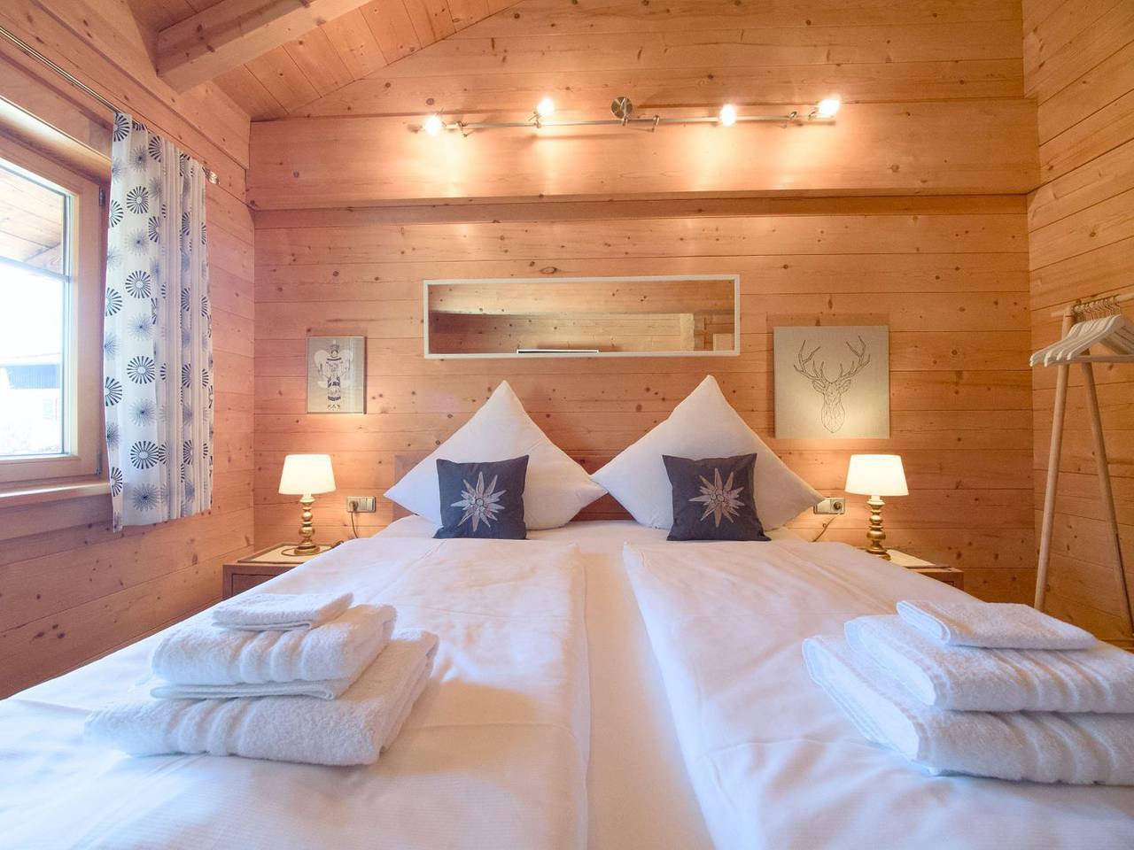 Ganze Wohnung, Hochwertige Chalet-Ferienwohnung in Massivholzbauweise mit Watzmannblick & Kamin in Stanggaß, Bischofswiesen