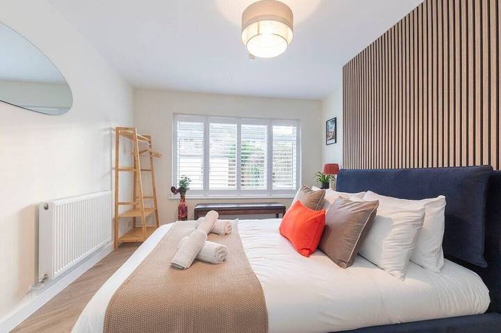 Confort-Maison-Salle de bain privée-Vue sur Rue in Cheltenham, Gloucestershire