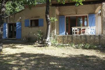 Gîte pour 5 personnes, avec terrasse et jardin à Saint-Christol