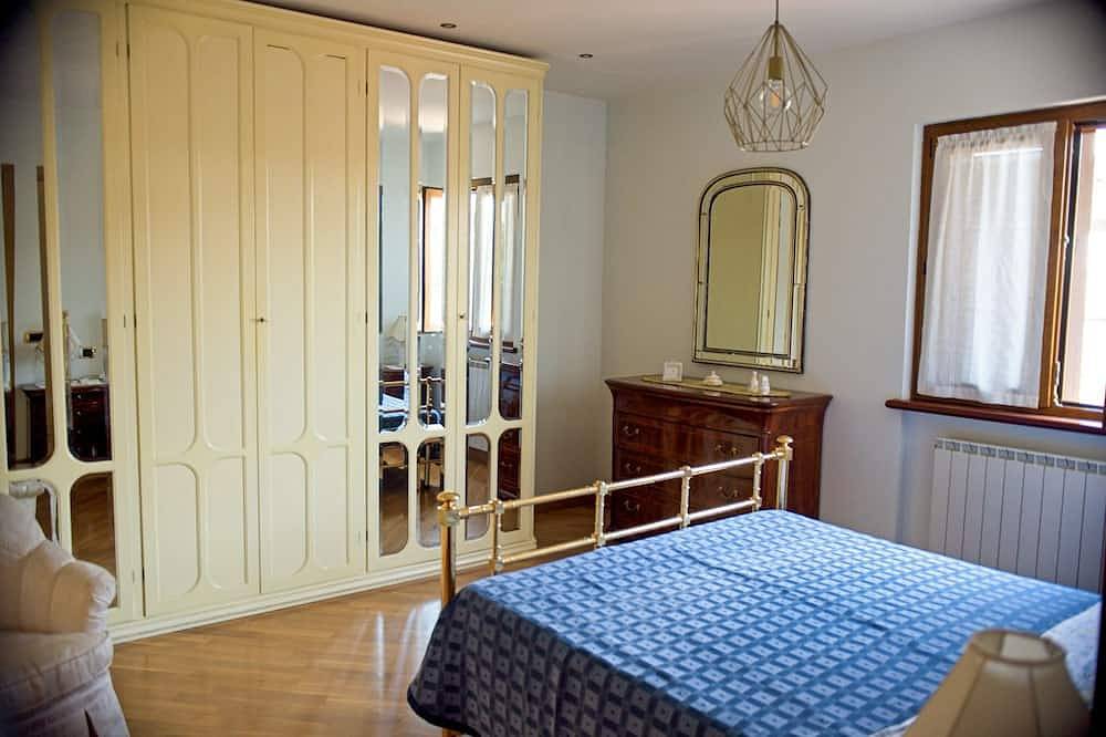 Villa Isoletta, Beautiful vacation home with pool in Ladispoli, Provincia de Roma
