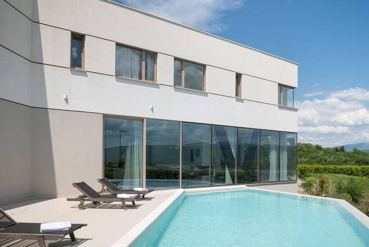 Luxusvilla Red mit beheiztem Pool, Sauna, Tennisplatz, Minigolf, stilvoll, familienfreundlich, Panoramablick in Imotski, Makarska Riviera