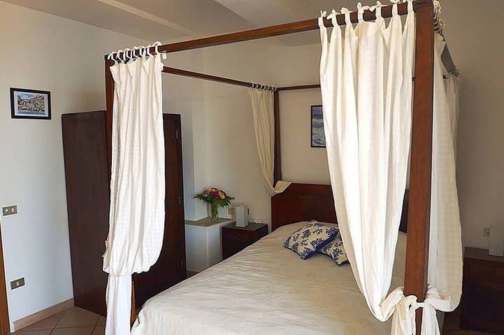 Amore Rentals - Villa Vanessa with Private Pool and Sea View in Vico Equense, Sorrento Coast