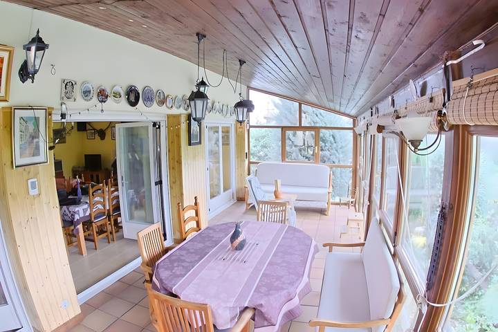 Chalet 'El Cerezo Rojo' mit Seeblick, Wi-Fi und Klimaanlage in El Rasillo de Cameros, Sierra de Moncalvillo