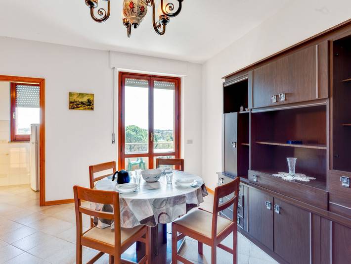 Gîte pour 5 personnes, avec terrasse ainsi que piscine et jardin, adapté aux familles à Tuoro sul Trasimeno - 3