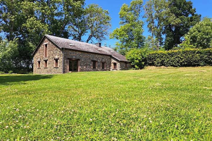 Gîte pour 14 personnes, avec terrasse, animaux acceptés