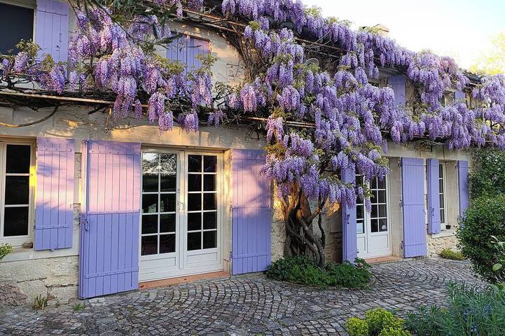 Gîte pour 2 personnes, avec terrasse et jardin à Villegouge