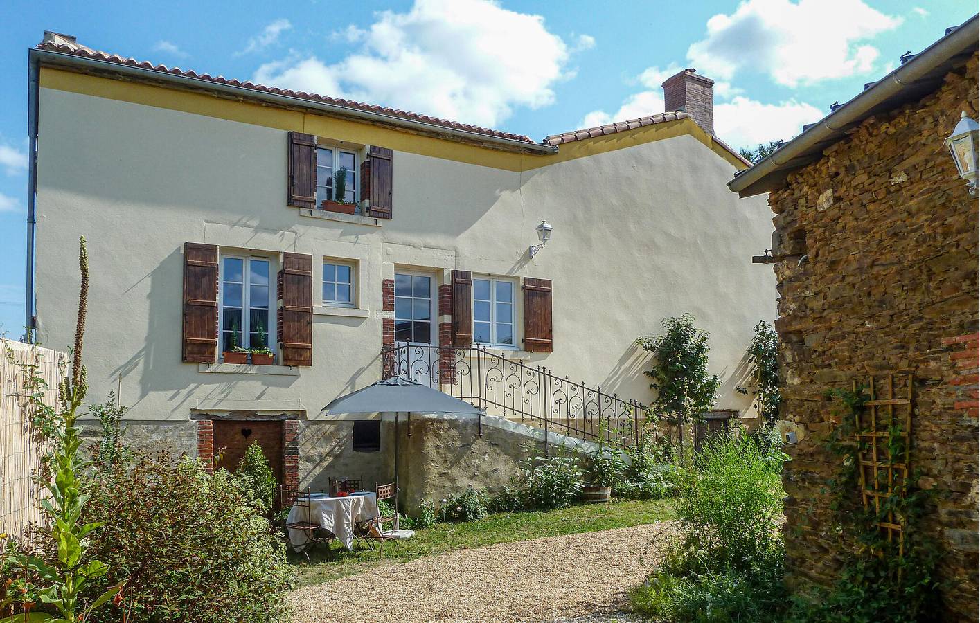 Acogedor apartamento con WiFi, TV, aparcamiento, jardín y chimenea in Mouilleron-en-Pareds, Fontenay-le-Comte