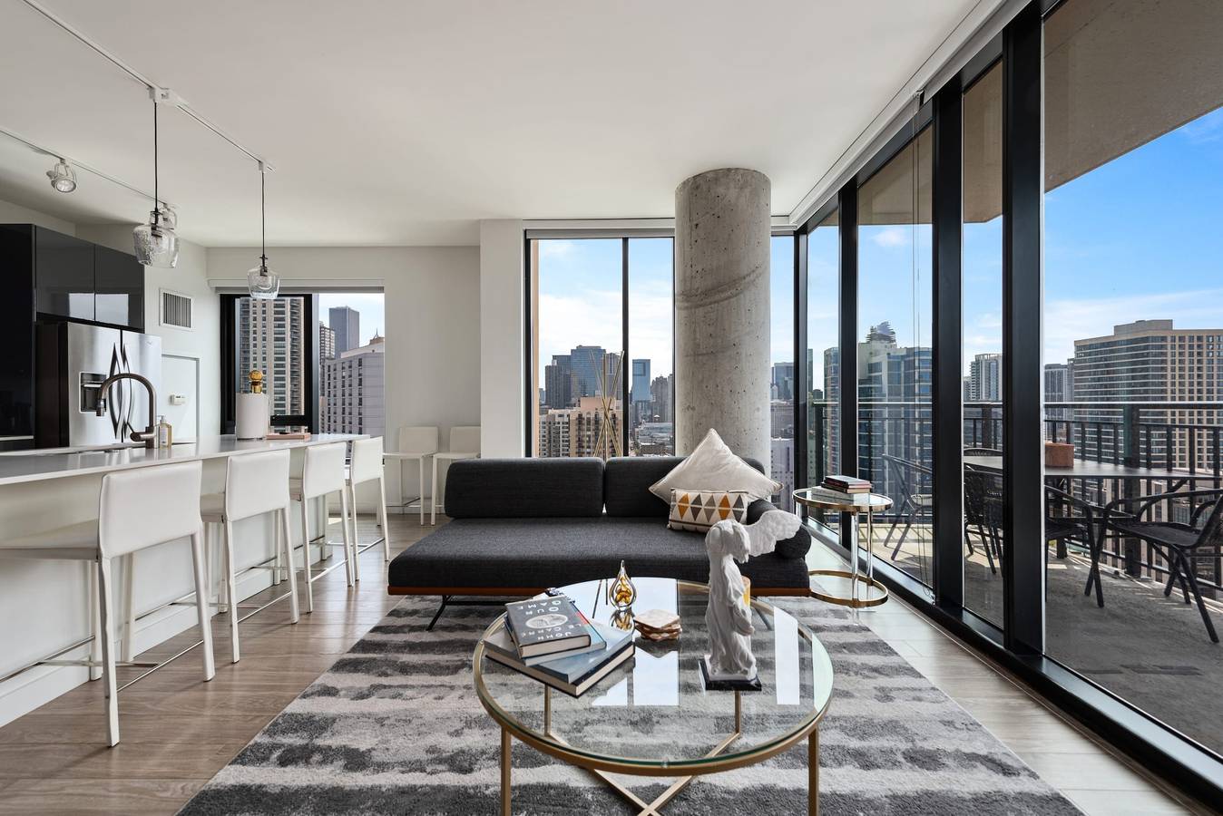 Vacation Rental for 5 Guests in Chicago, Cook County