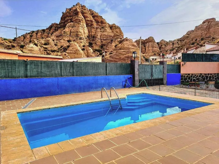 Casa de vacaciones para 6 personas, con vistas además de piscina y jardín - 1