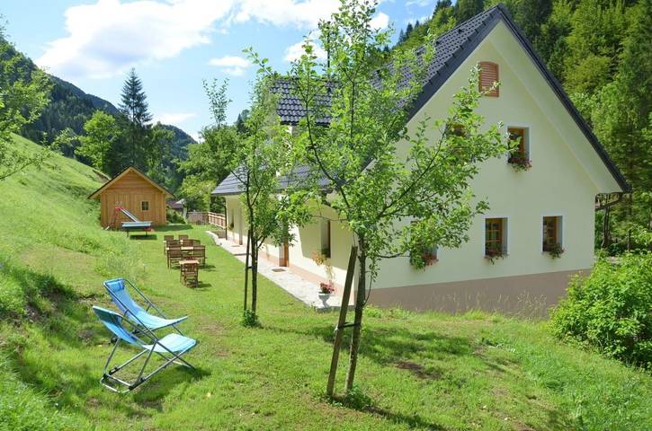 Gîte pour 3 personnes, avec vue et jardin, animaux acceptés à Solčava
